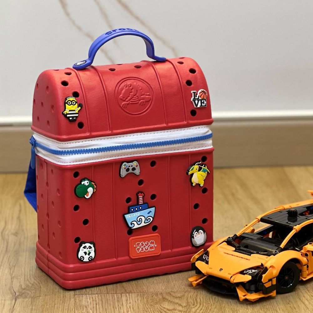 Morral tipo cofre Crocs rojo