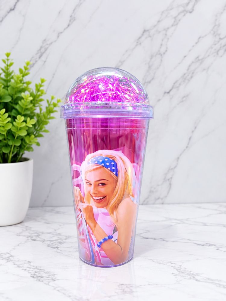 Vaso plástico rosa con tapa domo e ilustración